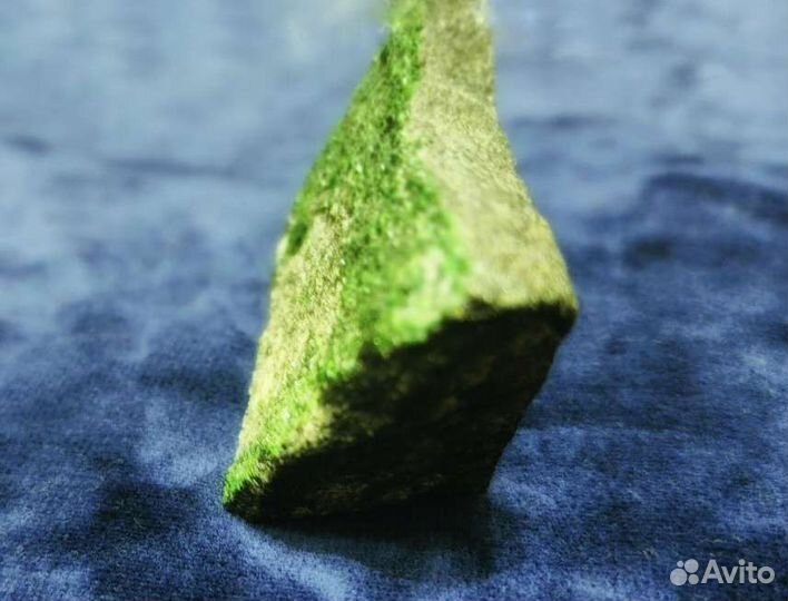 Уваровит (зелёный гранат)