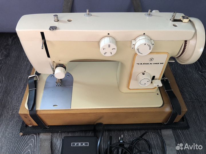 Швейная машина Чайка 142м