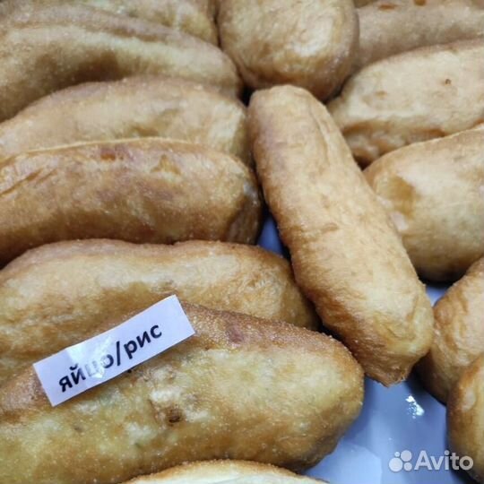 Пирожок жаренный яйцо +рис