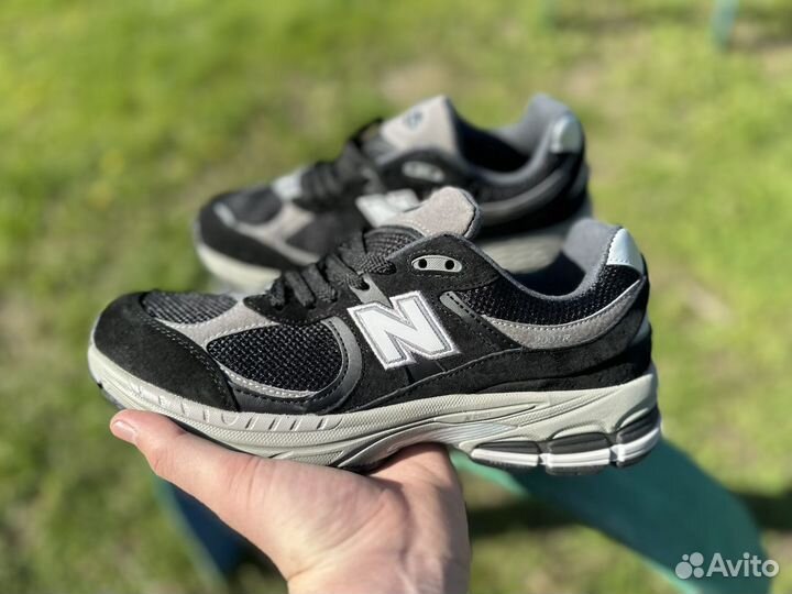 New balance кроссовки 2002r