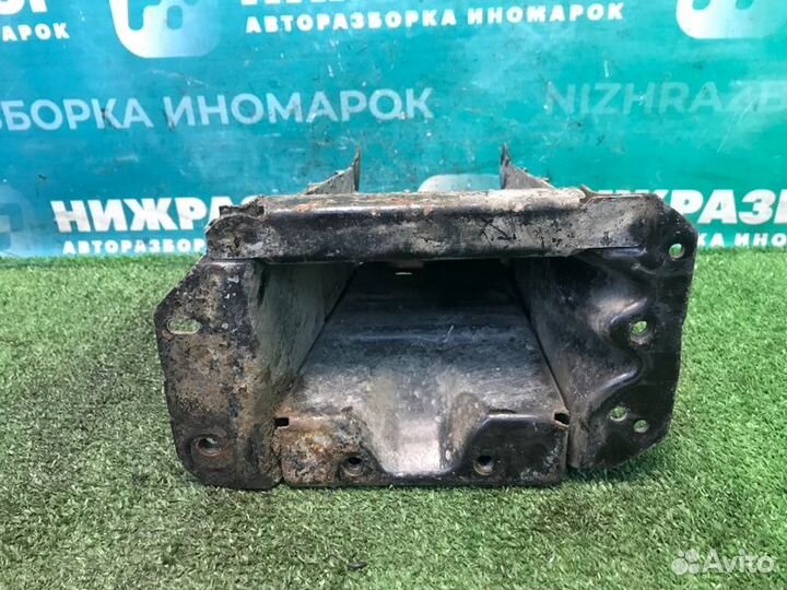 Кронштейн усилителя бампера передний правый