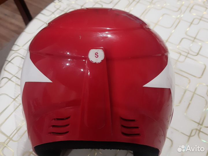 Горнолыжный шлем