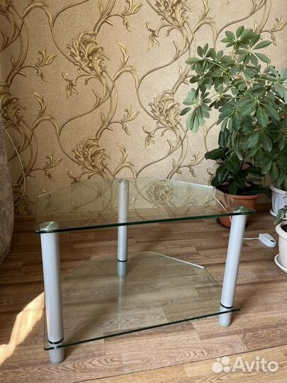 Стеклянный столик журнальный / под телевизор