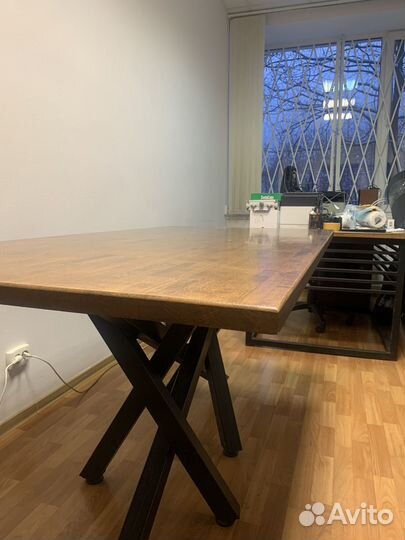 Дубовый стол (ручной работы)