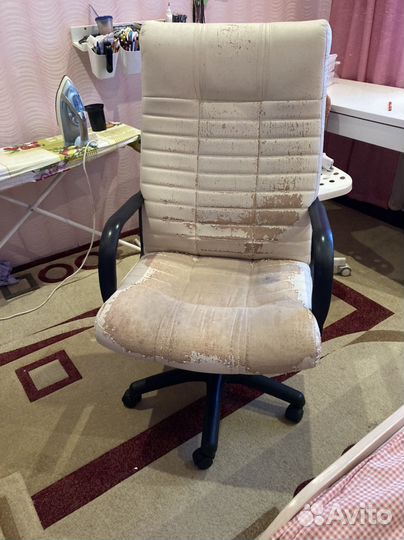 Кожанное кресло