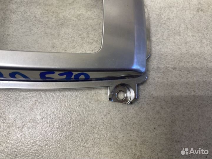 Кнопка стояночного тормоза