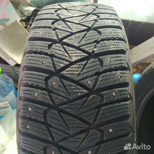 Goodyear Ultragrip 600 215/55 R17 98
