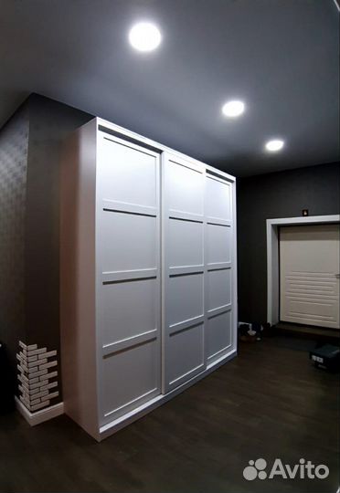 Книжный шкаф