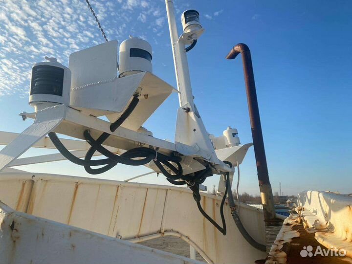 Катер с каютой