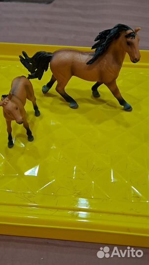 Фигурки лошадей