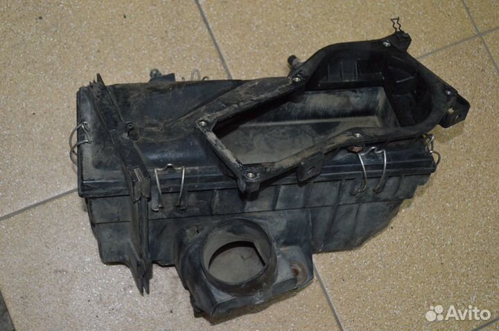 Корпус воздушного фильтра Ауди 80 В3