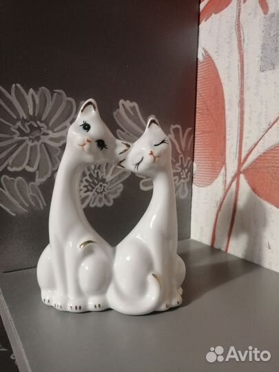Статуэтка фарфор