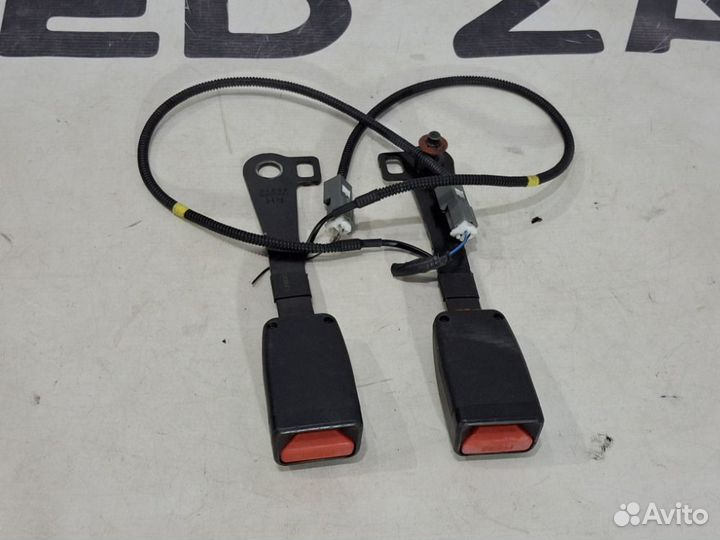 Замки ремней безопасности. Kia Ceed ED G4FA 2010