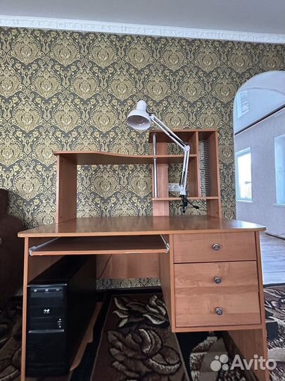 Письменный/Компьютерный стол