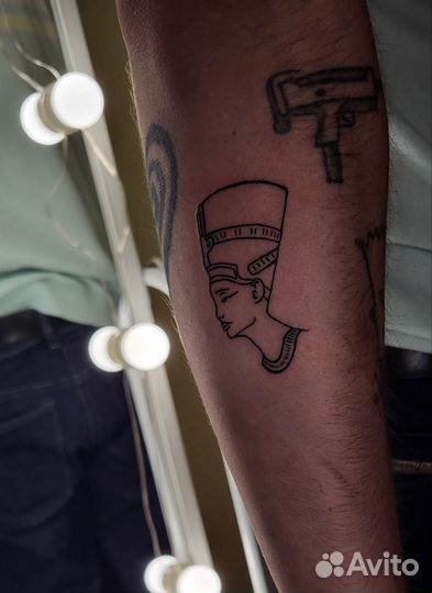 Модель на тату за расходники Москва