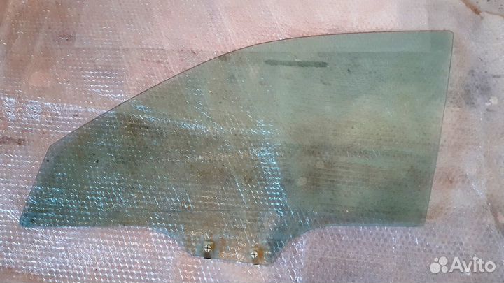 Стекло переднее левое