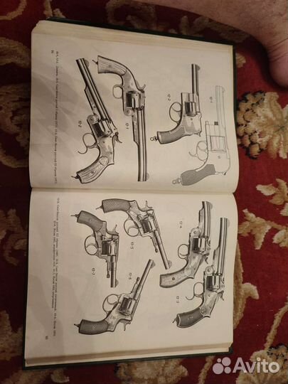 Револьверы и пистолеты