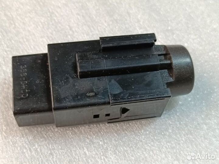 Кнопка аварийной сигнализации Toyota Vista Ardeo