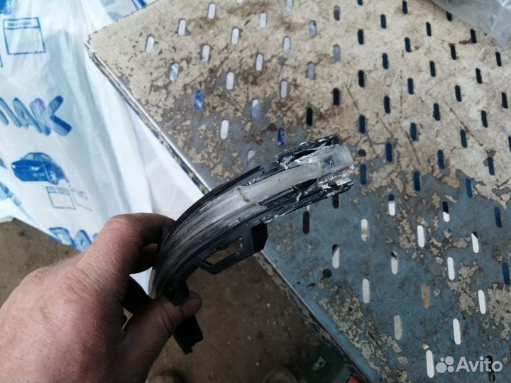 Поворотник в правое зеркало BMW X4 F26 X3 X5 X6