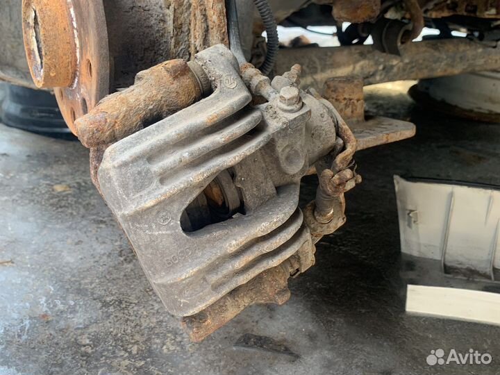 Суппорт задний левый Opel Zafira A