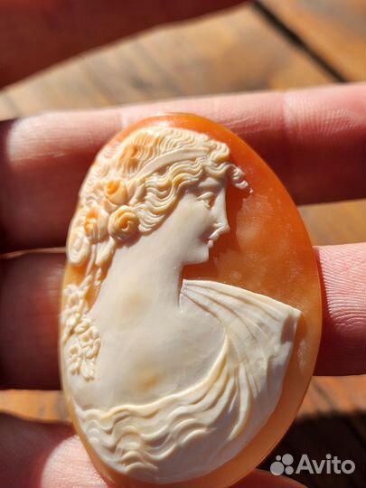 Камея на раковине Богиня Флора