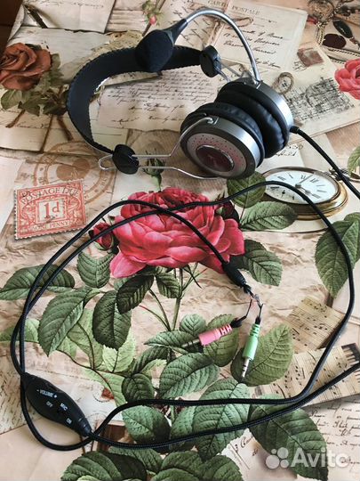 Наушники с ушками и микрофоном