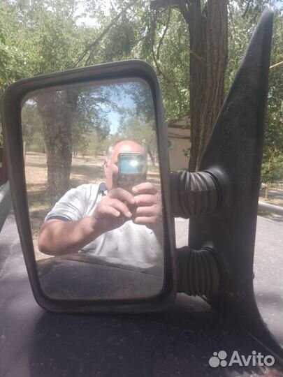 Боковое зеркало