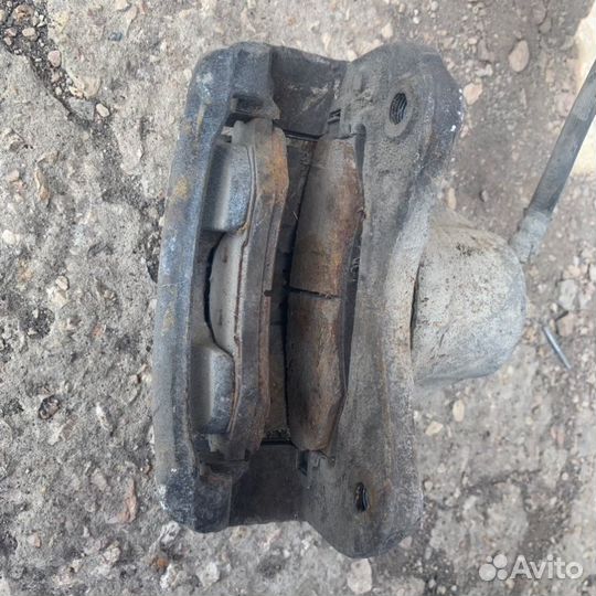 Суппорт передний левый Hyundai Matrix хетчбек 1.6