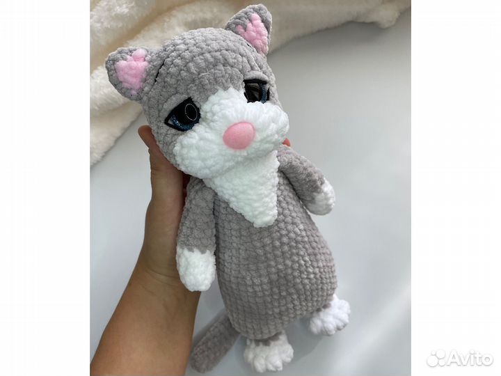 Вязанная игрушка котик
