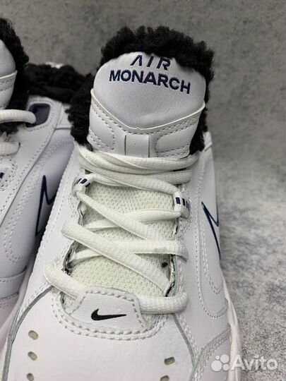 Зимний стиль: кроссовки Nike Air Monarch премиум