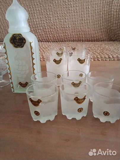 Графины, стаканы, самовар стекло