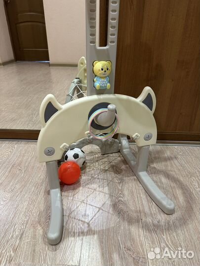 Детское баскетбольное кольцо и футбольные ворота