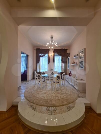 Коттедж 341,9 м² на участке 5,5 сот.