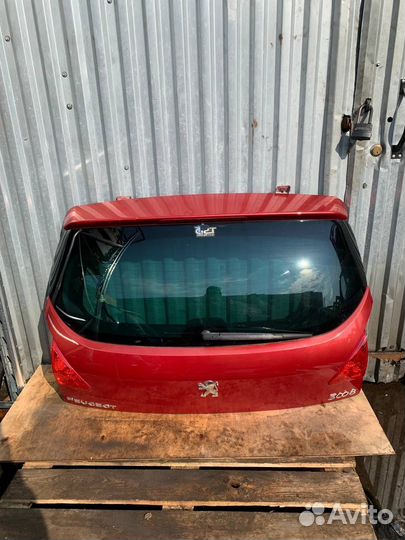 Крышка багажника Пежо 3008 Peugeot 3008