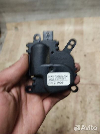 Сервопривод заслонок печки Ford Focus 2 купе 1.8