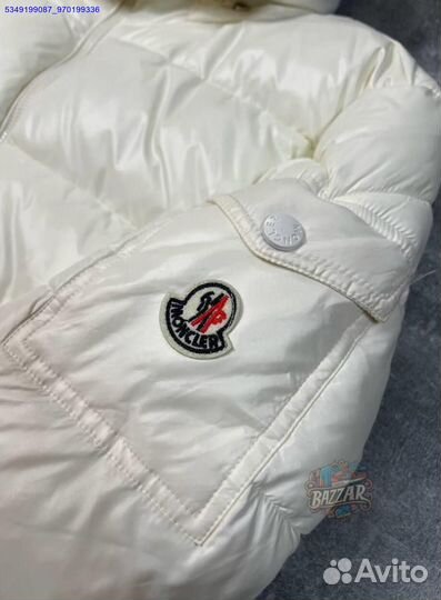 Стильный белый пуховик Moncler для холодов