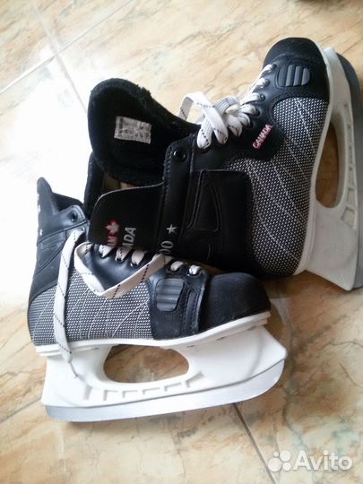 Продаю хоккейные коньки