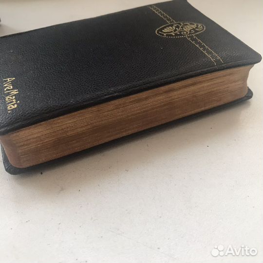 Старинная религиозная книга