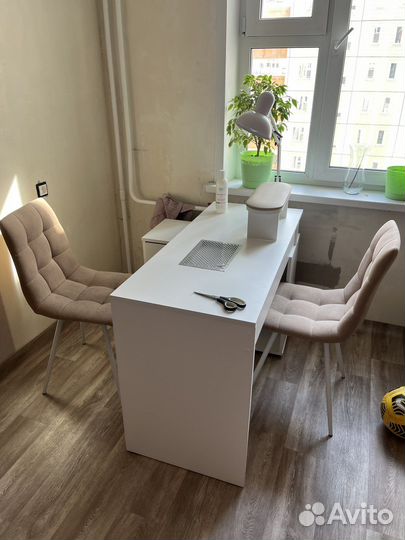 Маникюрный стол с вытяжкой