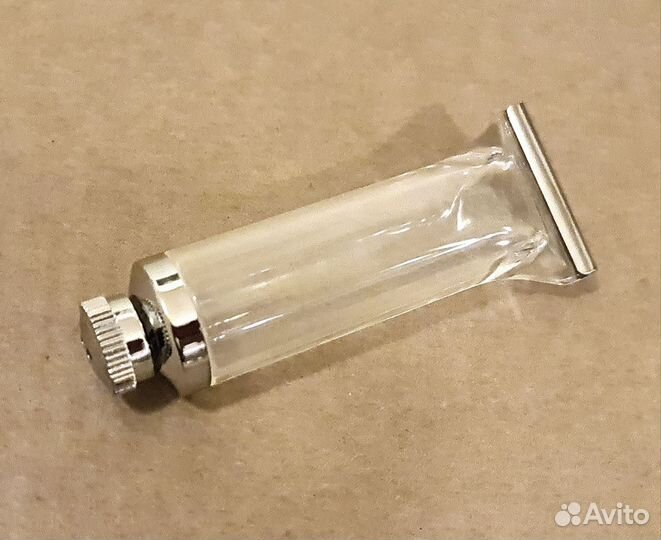 Солонка/перечница в виде прозрачного тюбика