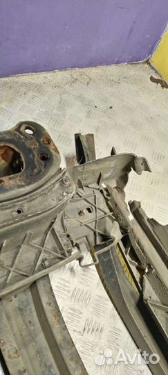 Панель передняя (телевизор) Volkswagen Golf 5 2005