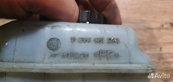 Бачок главного тормозного цилиндра Opel Corsa D 2