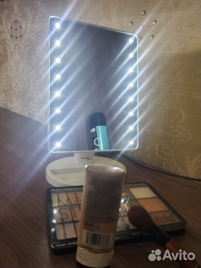 Зеркало с подсветкой настольное