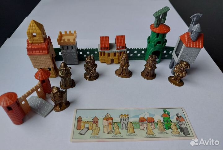 Коллекция из киндер сюрприза 90-х башни