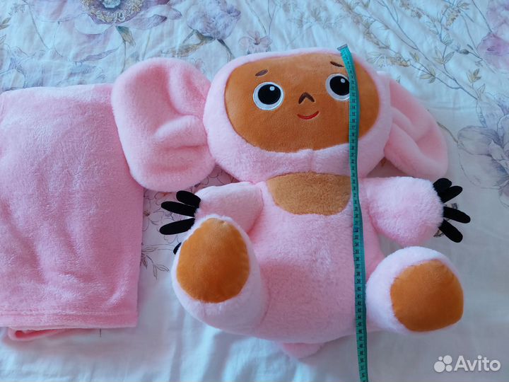 Мягкая игрушка чебурашка с пледом