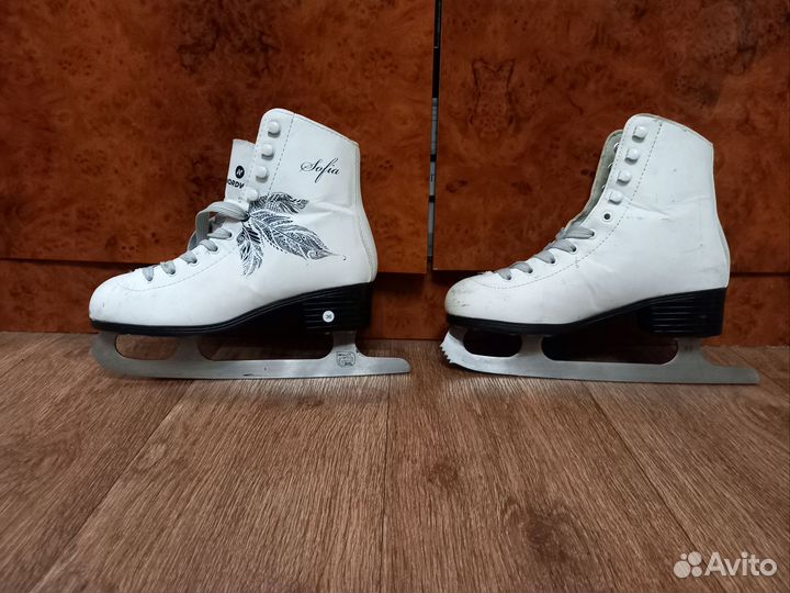 Коньки на девочку