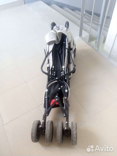 Детская прогулочная коляска