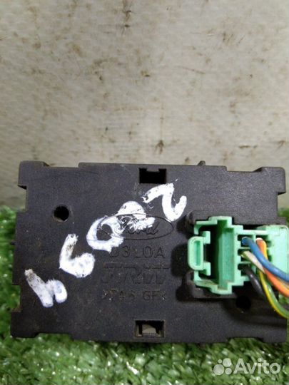 Кнопка обогрева сидений Ford Mondeo 3 седан 1.8