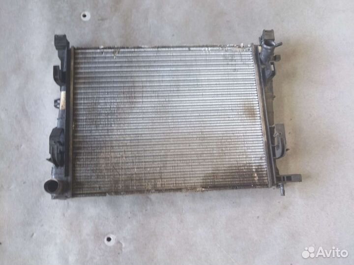 Радиатор охлаждения Renault Logan 2