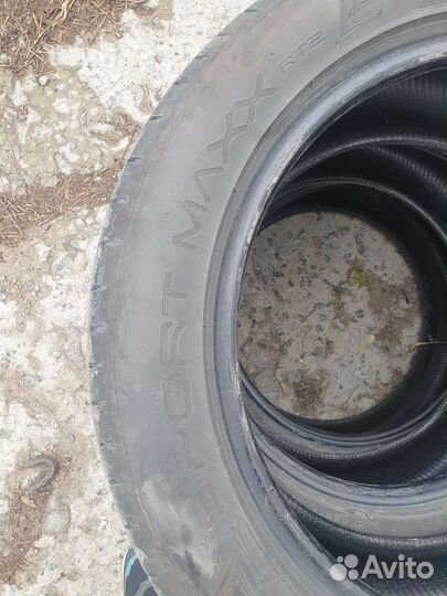 Dunlop SP Sport Maxx 215/55 R17